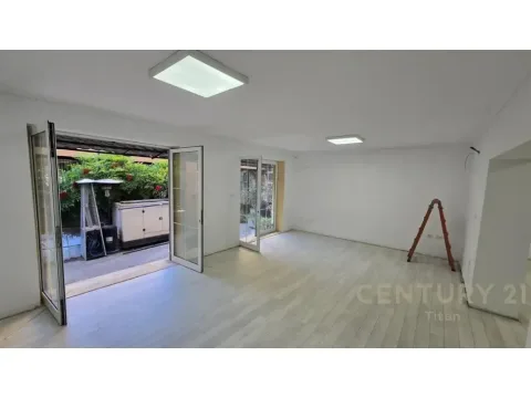 Tirane, shitet ambjent biznesi , 82 m² 260.000 € (21 dhjetori)