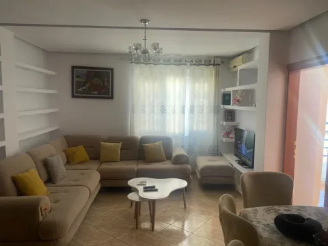 Tirane, jepet me qera apartament 2+1 Kati 8, 70 m² 500 € (Yzberisht)