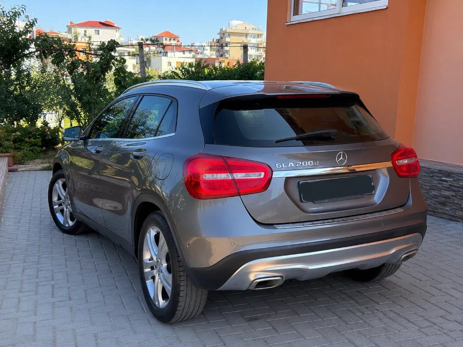 Tirane, shes makine Mercedes Benz, GLA 200d Nafte, gri metalizato automatik Klima 164.180 km 13.000 €