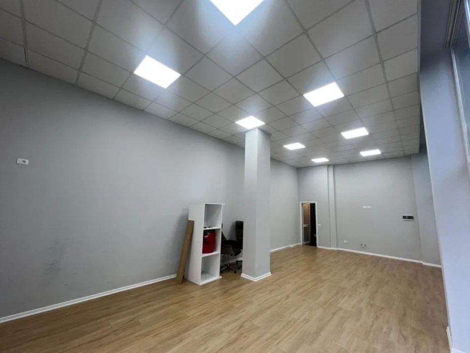 Tirane, shitet ambjent biznesi Kati 1, 59 m² 125.000 € (Fresku)