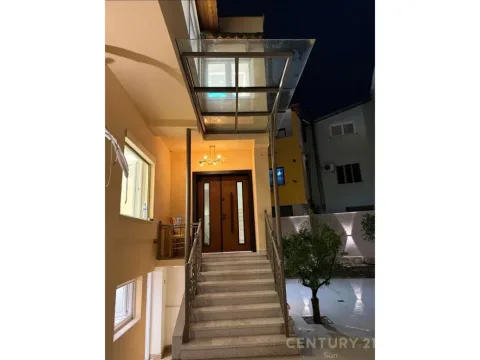 Tirane, jepet me qera Vile , 170 m² 2.300 € (Rruga e kavajes)