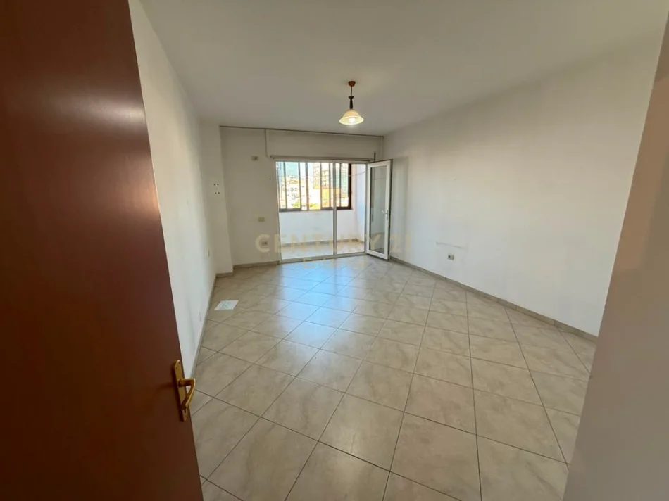 Tirane, jepet me qera zyre Kati 3, 120 m² 1.000 € (Siri Kodra)