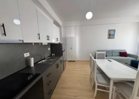 Tirane, shitet apartament 1+1 Kati 4, 105.000 € (Ali Demi)