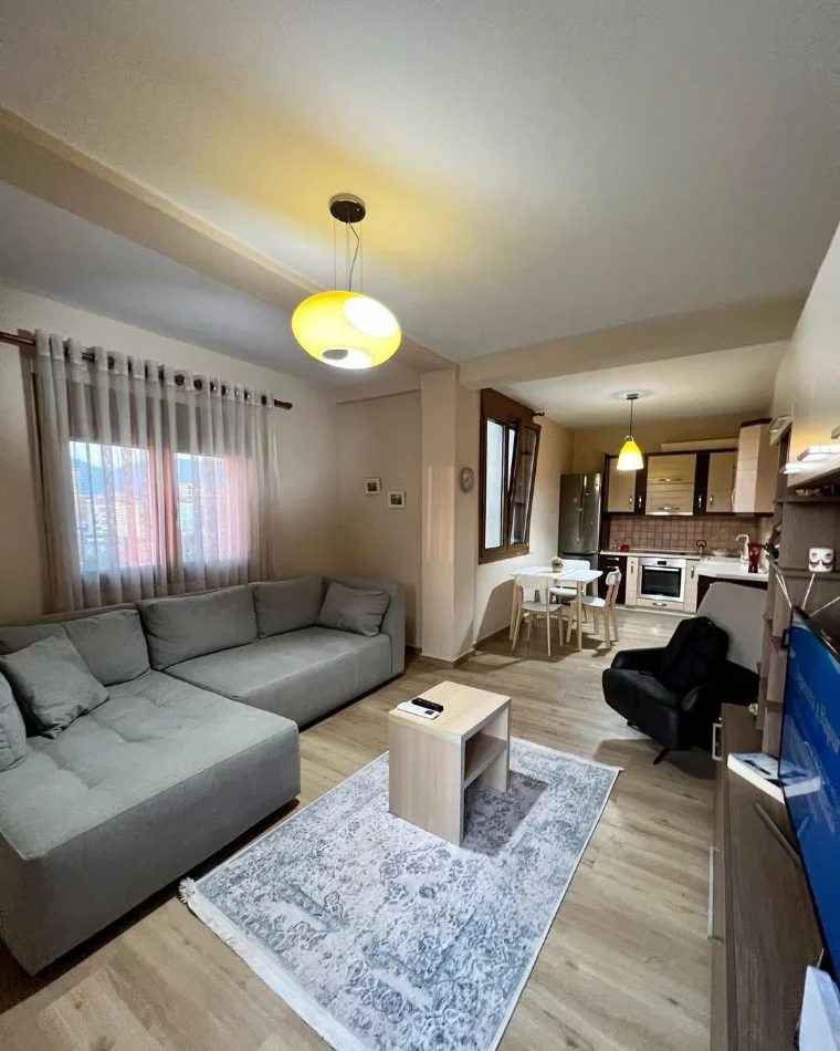 Tirane, jepet me qera apartament 1+1 Kati 8, 75 m² 800 € (MYSLYM SHYRI)