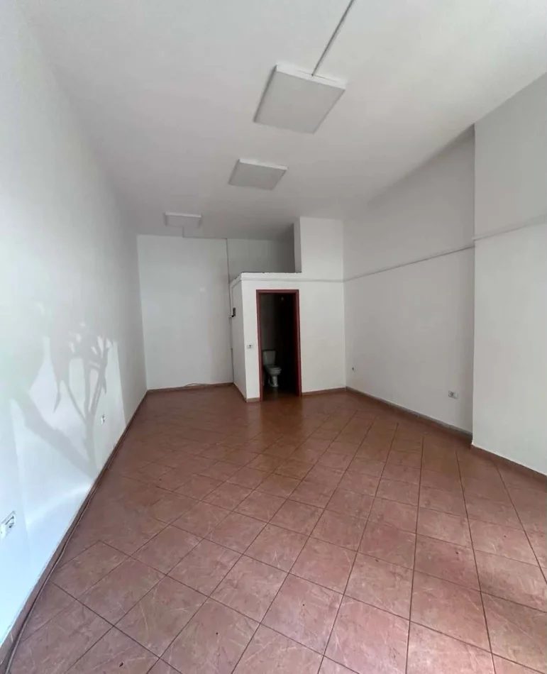 Tirane, shitet ambjent biznesi Kati 0, 37 m² 140.000 € (Selvia)