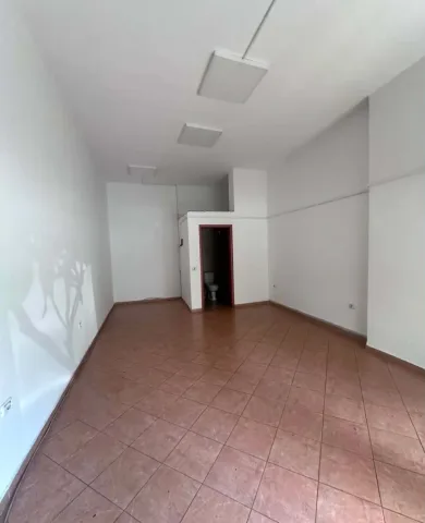 Tirane, shitet ambjent biznesi Kati 0, 37 m² 140.000 € (Selvia)