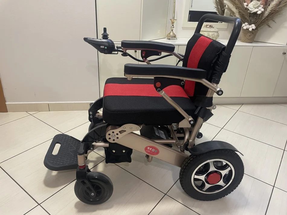 Tirane, shes karroce invalidi Karrige invalidi me bateri dhe komanda tek dora 70.000 Leke