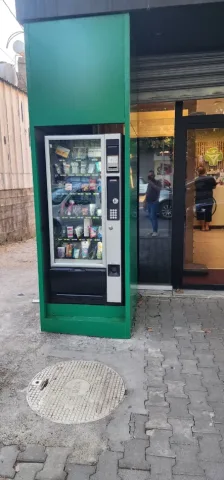 Durres, shes Kush tha që farmacitë nuk kanë nevojë për makiner Shërbimi nuk ndalet me mbylljen e farmacisë!