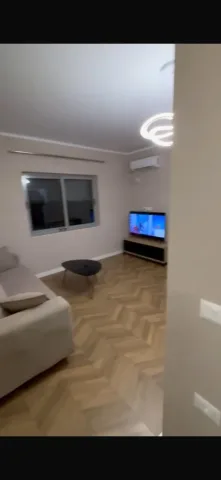 Tirane, jepet me qera apartament Studio Kati 1, 50 m² 400 € (Fresku)