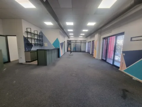 Tirane, jepet me qera zyre , 190 m² 2.000 € (RRUGA E DIBRES)