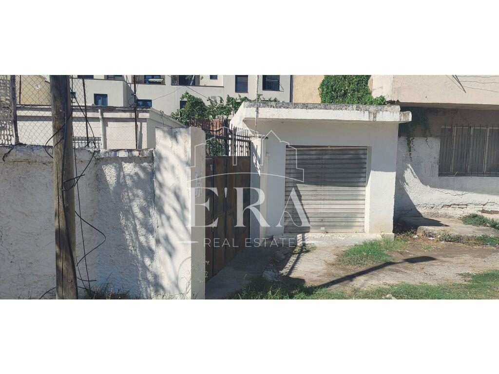 Shitet shtepi private me garazhd, Durres.