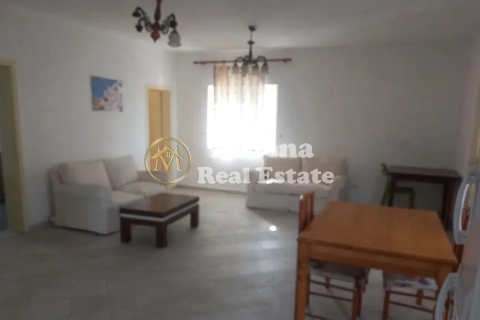 Tirane, jepet me qera ambjent biznesi Kati 2, 120 m² 450 € (Tregu Elektrik)