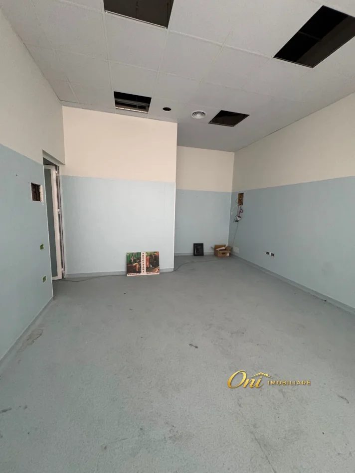 Tirane, shitet dyqan Kati 0, 132 m² 490.000 € (KIKA 2)