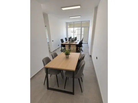 Tirane, jepet me qera zyre Kati 6, 70 m² 700 € (Kika 2)