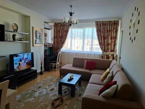 Tirane, shitet apartament 1+1 Kati 7, 60 m² 135.000 € (Rruga Kongresi i Manastirit)