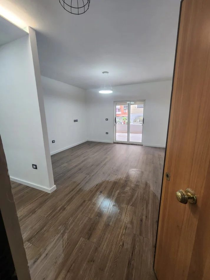 Tirane, shitet apartament 1+1 Kati 2, 77 m² 190.000 € (KOMUNA E PARISIT)