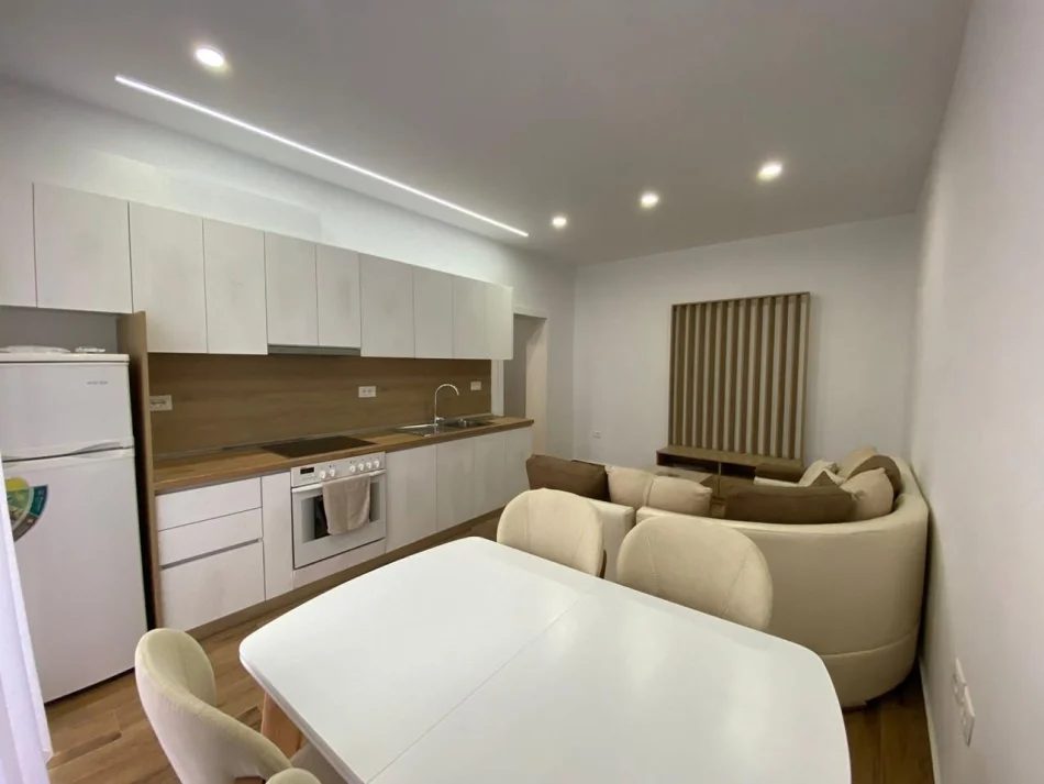 Tirane, jepet me qera apartament 2+1 Kati 4, 90 m² 600 € (Rruga Bardhyl)