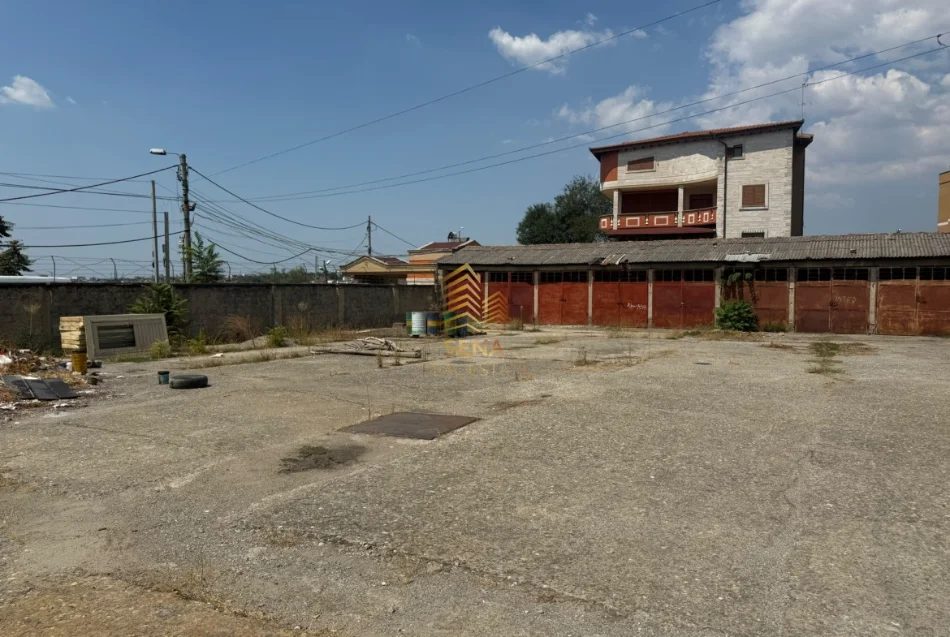 Tirane, jepet me qera toke , 550 m² (Kinostudio)