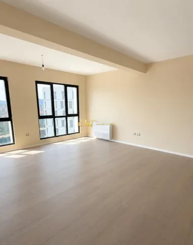 Tirane, jepet me qera zyre Kati 10, 125 m² 800 € (KOMPLEKSI ARLIS)