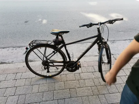 Tirane, shes biciklete per meshkuj biciklete KTM e zeze 300 €