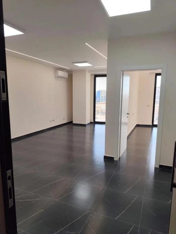 Tirane, jepet me qera zyre Kati 6, 70 m² 580 € (RRUGA MINE PEZA)