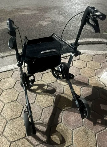 Lushnje, shes pajisje KARROCE NDIHMESE PER ECJE DHE NDENJESE, PER INVALIDE, 90 euro e zeze 90 €