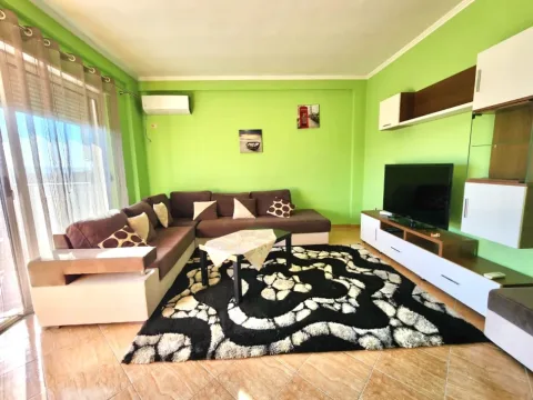 Me Qera: 2+1+ 1 Post Parkimi ( FRESK ) k5, pllt i Ri - i Mobiluar: Kondicioner, Kuzh e Madhe & Cdo Gje e Re || 45,000 Le