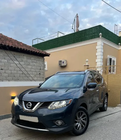 Tirane, shitet makine Nissan Rogue/ X Trail Benzin, blu automatik 150.000 km