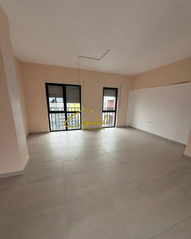 Tirane, jepet me qera zyre Kati 10, 120 m² 800 € (SELVIA)
