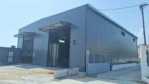 Tirane, jepet me qera magazine Kati 0, 350 m² 1.500 € (BERXULLE)