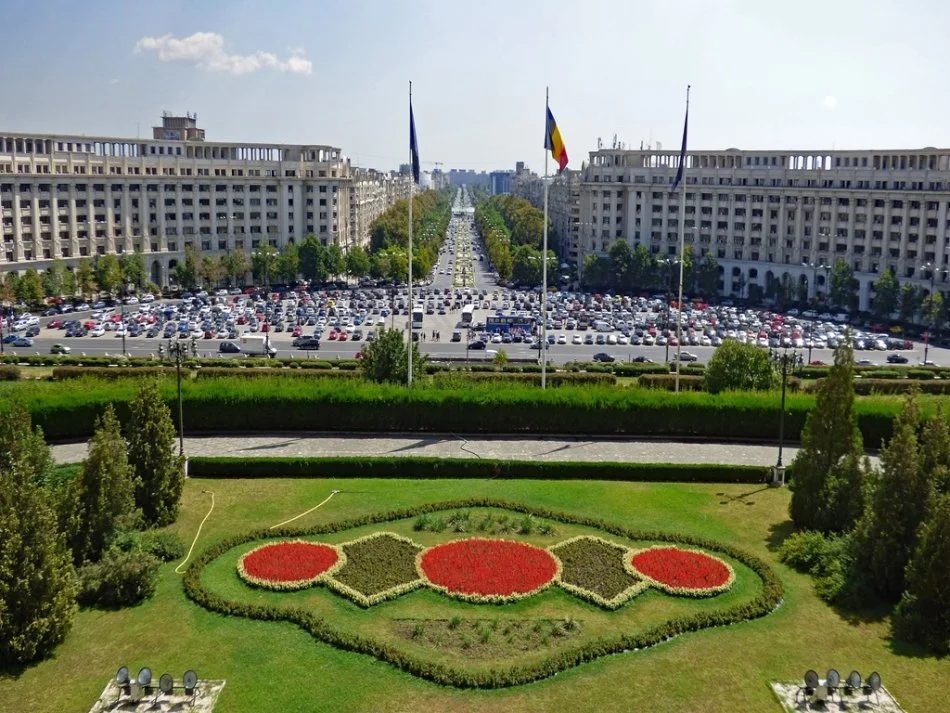 Tirane, oferte City-tour | Vizita qytetesh 𝗕𝘂𝗸𝘂𝗿𝗲𝘀𝗵𝘁-𝗦𝗵𝗸𝘂𝗽-𝗦𝗼𝗳𝗷𝗲, 𝗺𝗲 𝗮𝘂𝘁𝗼𝗯𝘂𝘀 𝗱𝗵𝗲 𝗴𝘂𝗶𝗱𝗲, 𝟰 𝗱𝗶𝘁𝗲!