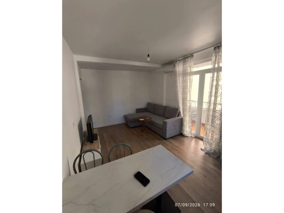 Tirane, jepet me qera apartament 1+1+Ballkon Kati 5, 62 m² 600 € (Stadiumi Dinamo, Tirane.)