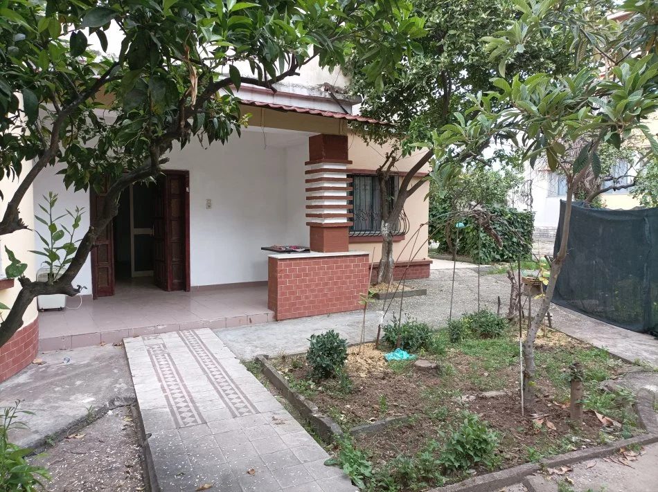 Tirane, jepet me qera ambjent biznesi Kati 0, 150 m² 400 €