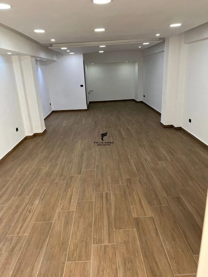 Tirane, shitet dyqan Kati 0, 64 m² 150.000 € (ISH EKSPOZITA)