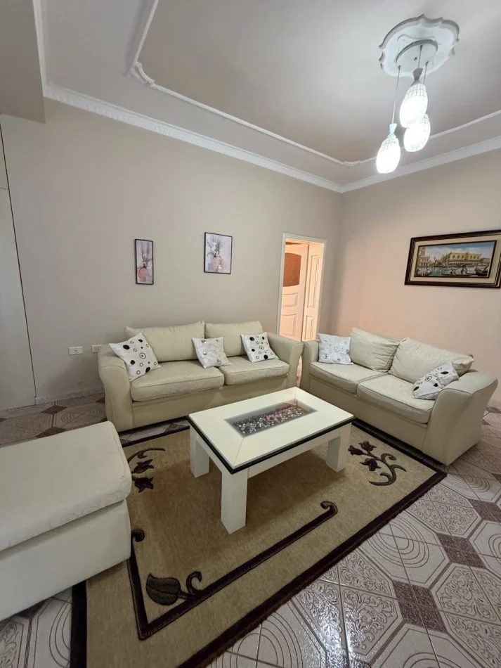 Tirane, jepet me qera apartament 3+1 Kati 2, 164 m² 600 € (Sauk)