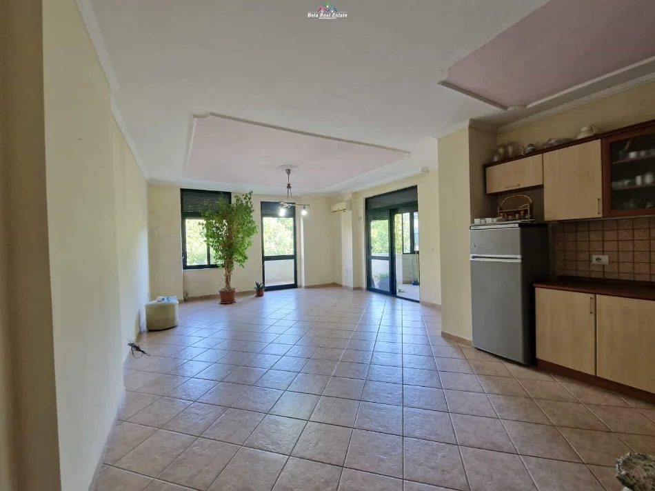 Tirane, jepet me qera zyre Kati 3, 147 m² 1300 €