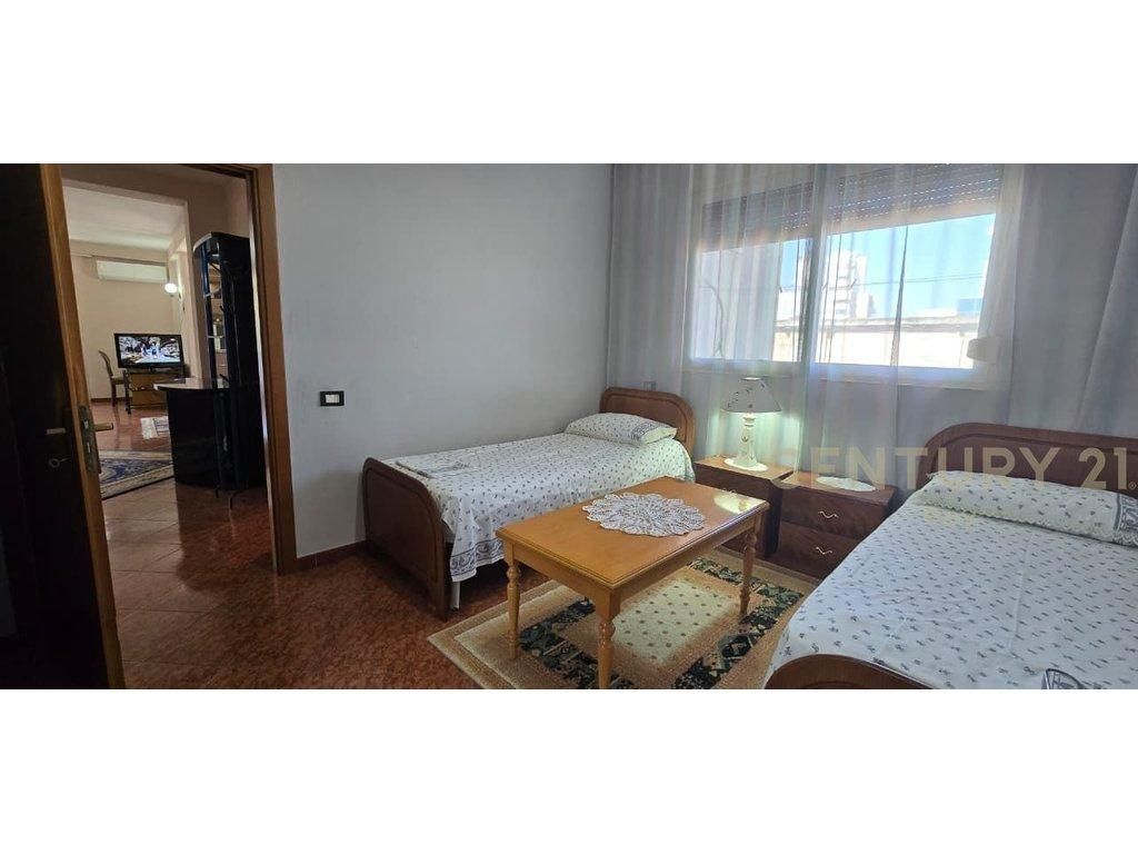 JEPET APARTAMENT 2+1 ME QIRA NE QENDER TE DURRESIT !!!