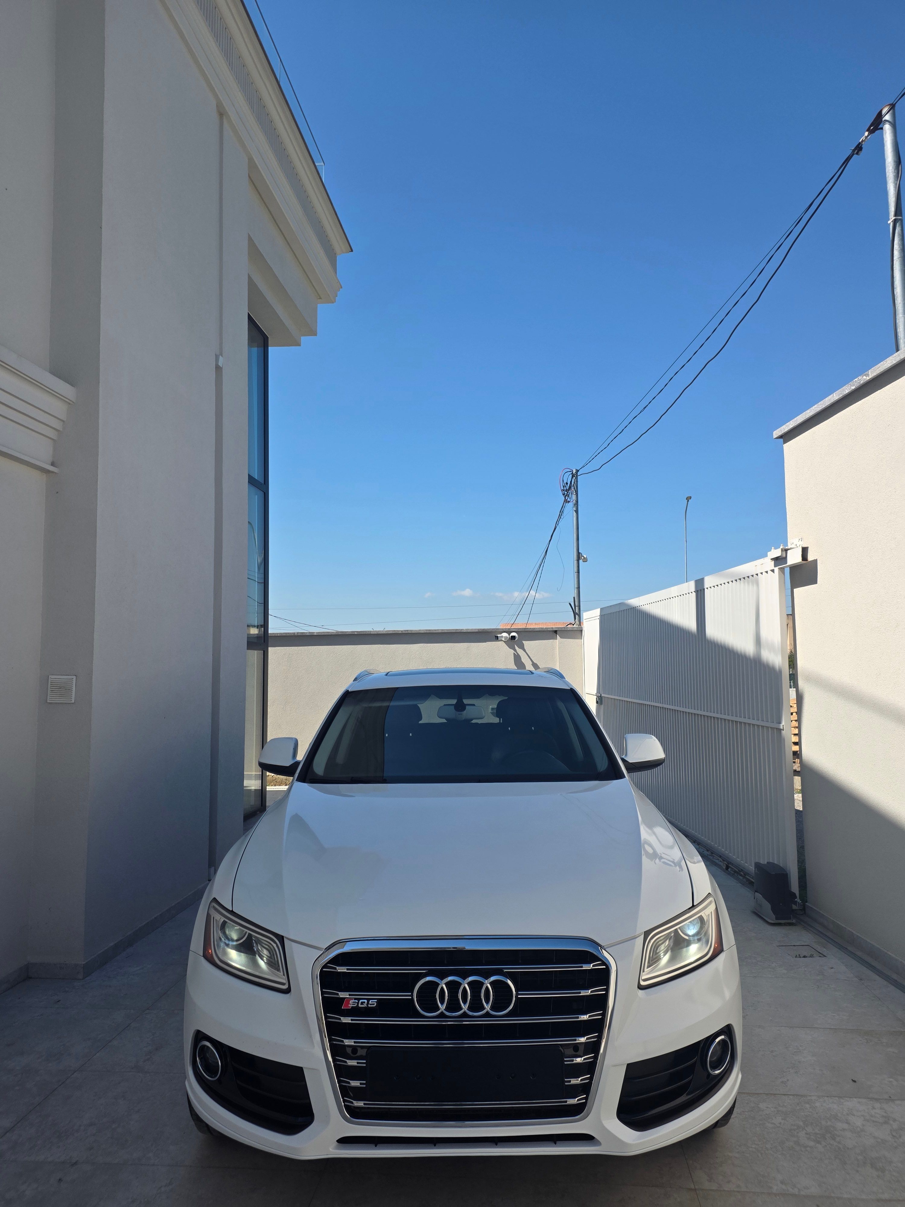 Audi q5 viti 2015 2.0 benzine mund te behet me gaz 100%, ma