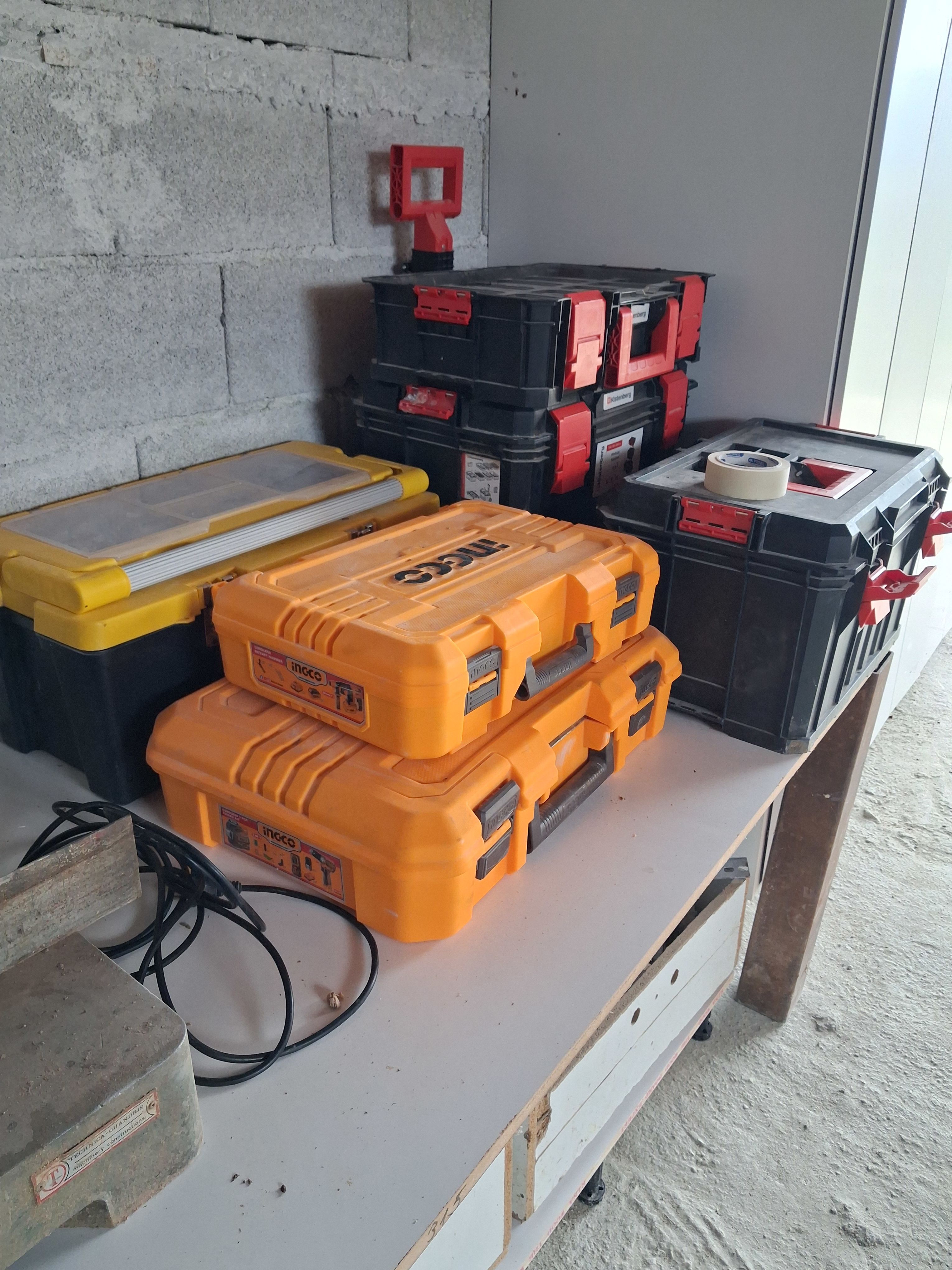 Okazion shiten shum vegla dore te ndryshme per cdo lloi prof