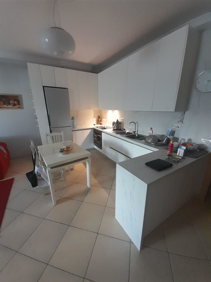 Jepet me qera apartament 2+1 ne Astir